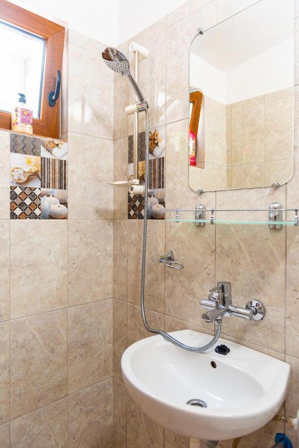 Center Walking Apartment And Room Bukares Bagian luar foto