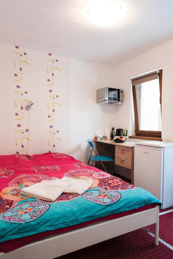 Center Walking Apartment And Room Bukares Bagian luar foto