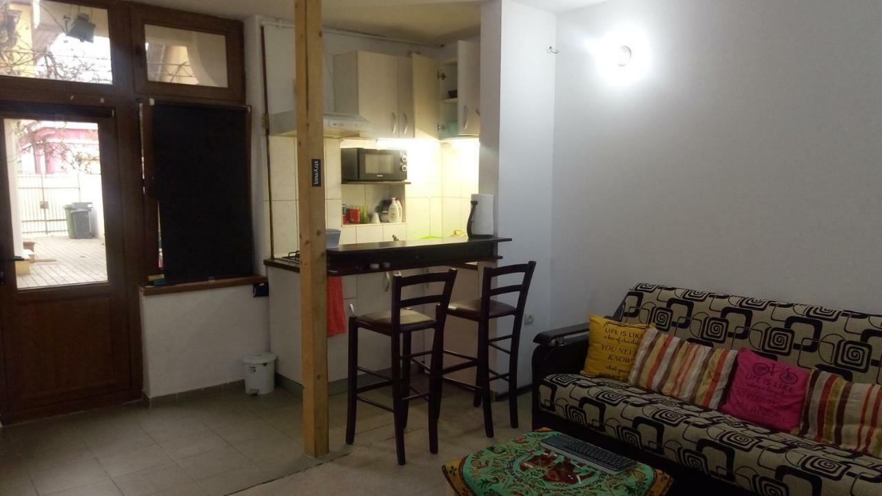 Center Walking Apartment And Room Bukares Bagian luar foto